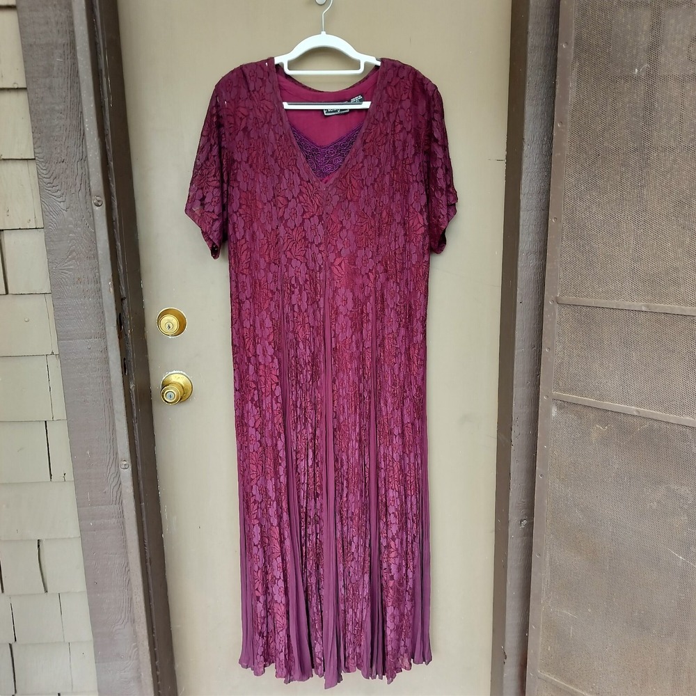 Vintage Nostalgia Maroon Rayon Lace Whimsigoth Holiday Short‎ Sleeve Maxi Dress